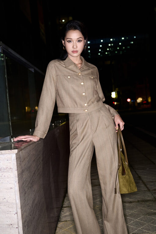 Áo kiểu croptop can ngực kẹp cá trang trí