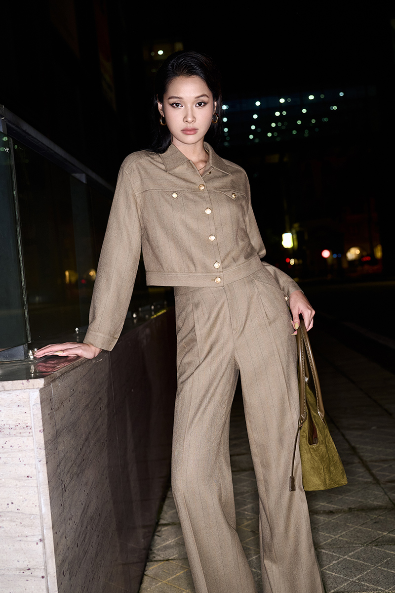 Áo kiểu croptop can ngực kẹp cá trang trí