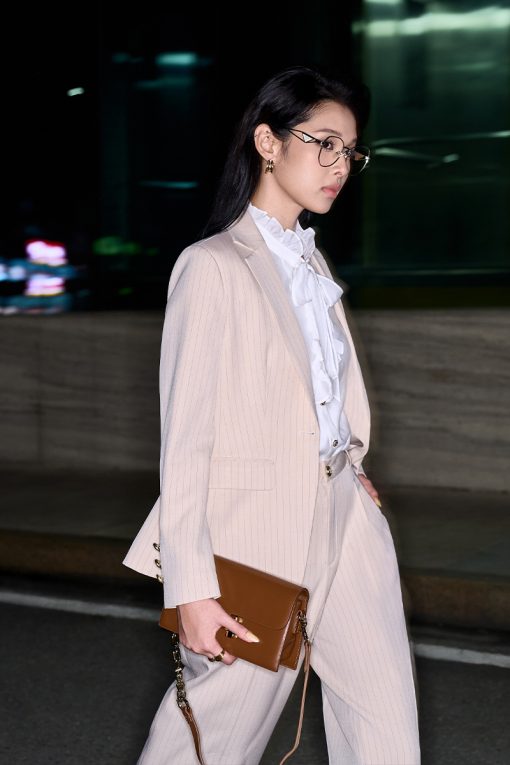 Áo vest suông ve cổ cách điệu