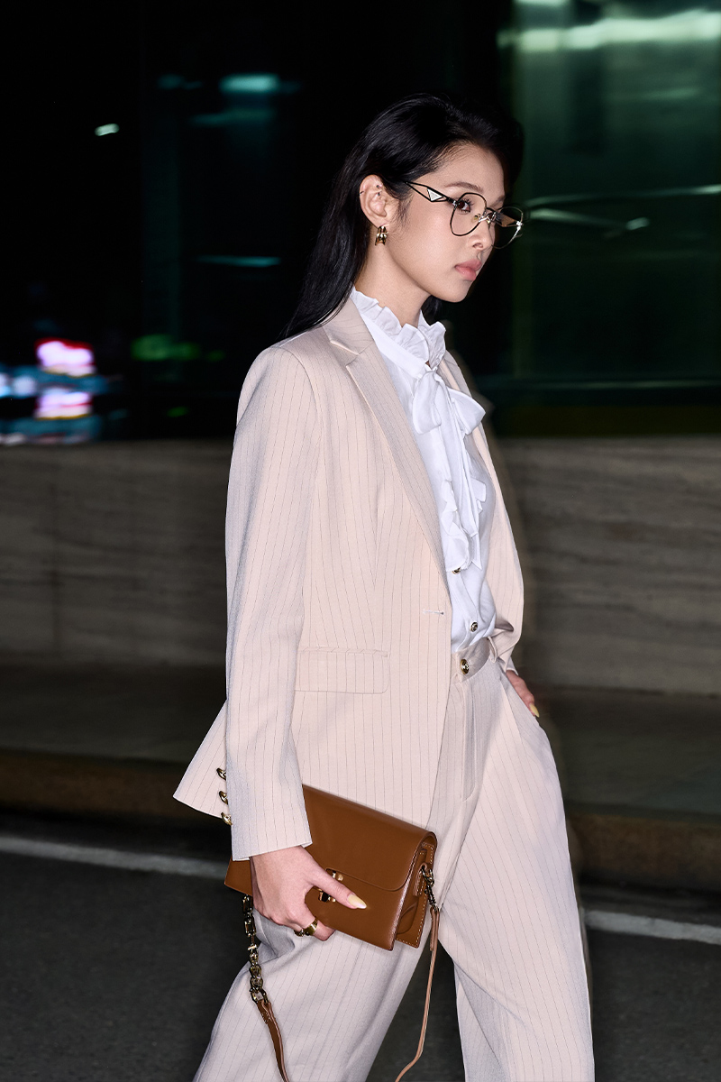 Áo vest suông ve cổ cách điệu