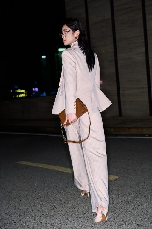 Áo vest suông ve cổ cách điệu