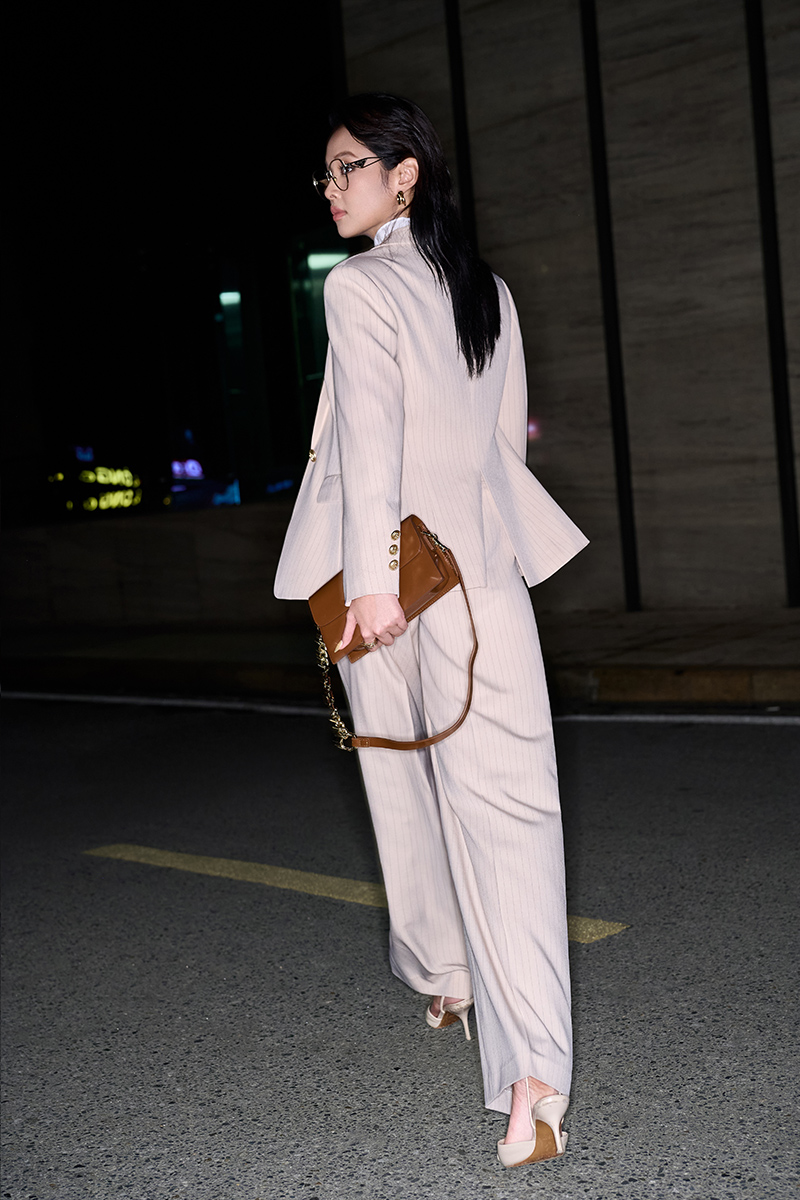 Áo vest suông ve cổ cách điệu