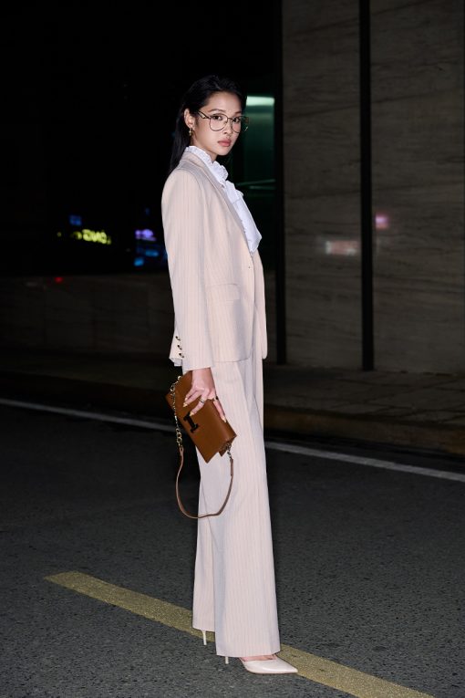 Áo vest suông ve cổ cách điệu