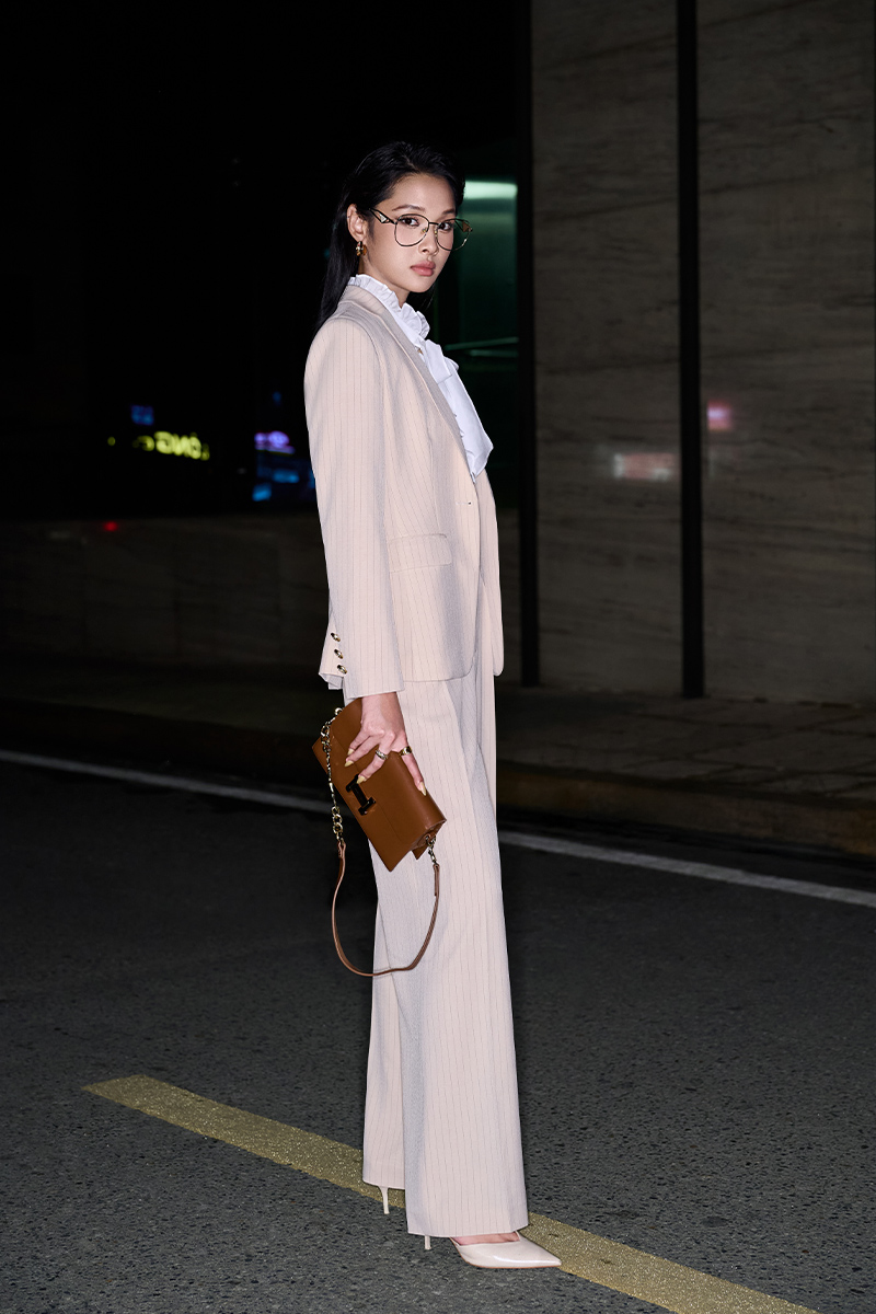 Áo vest suông ve cổ cách điệu