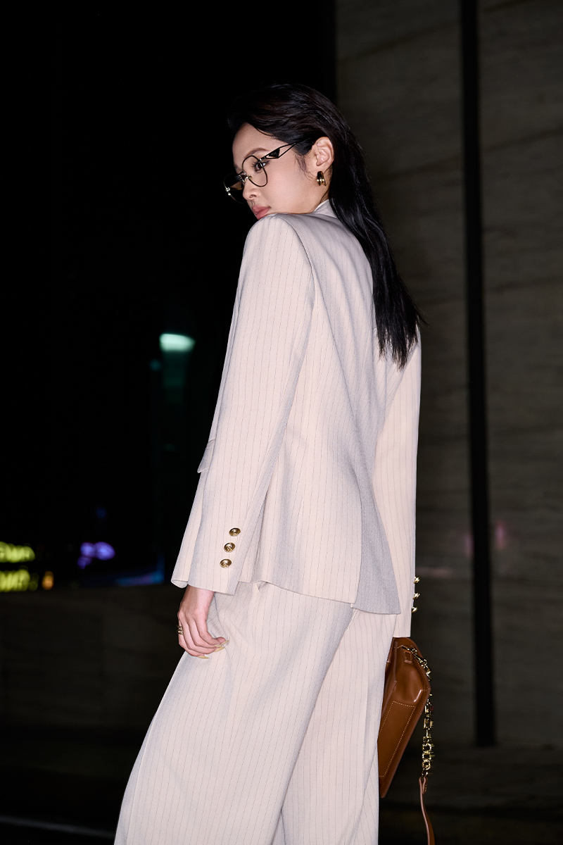 Áo vest suông ve cổ cách điệu