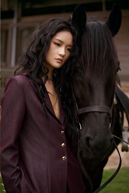 Áo vest ôm cổ 2 ve đính cúc trang trí