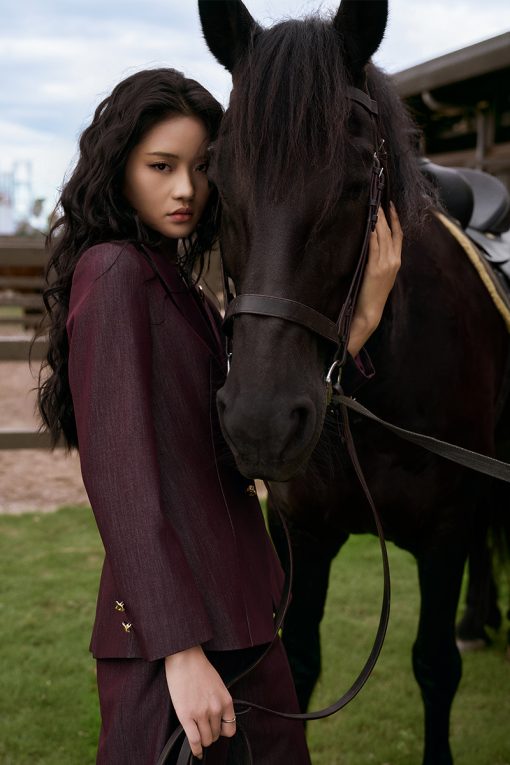 Áo vest ôm cổ 2 ve đính cúc trang trí