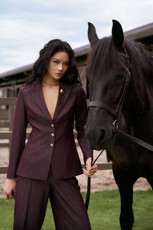 Áo vest ôm cổ 2 ve đính cúc trang trí