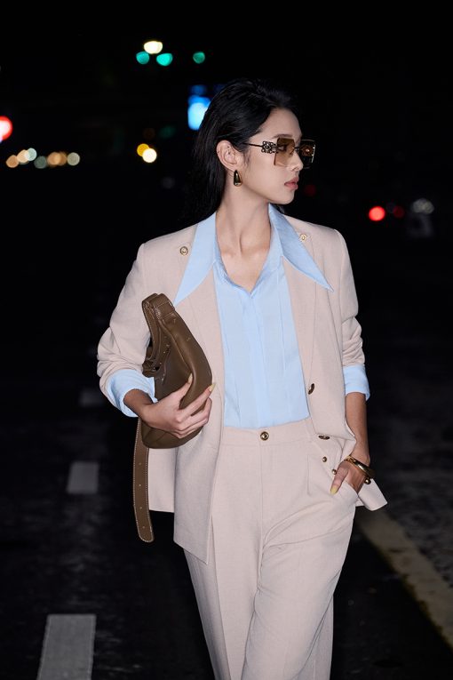 Áo vest suông ve cổ cách điệu