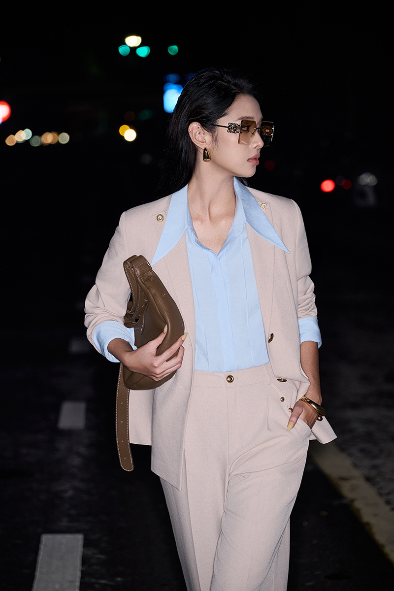 Áo vest suông ve cổ cách điệu