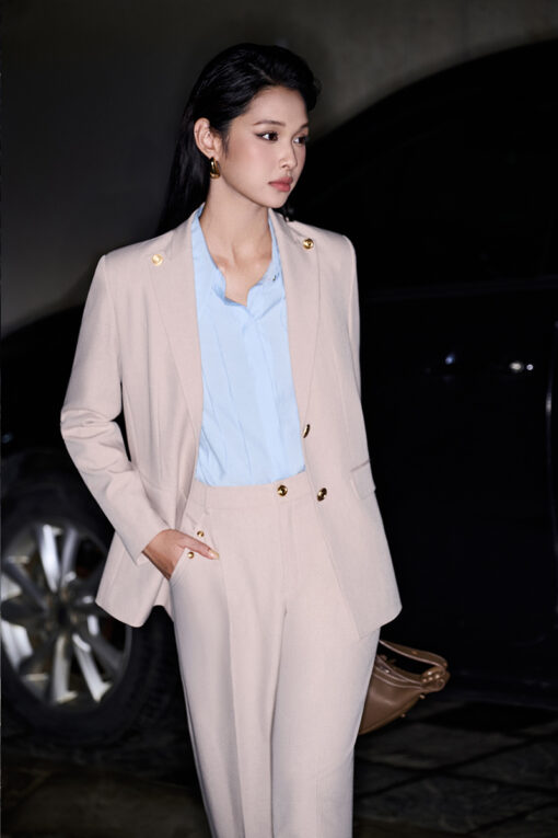 Áo vest suông ve cổ cách điệu