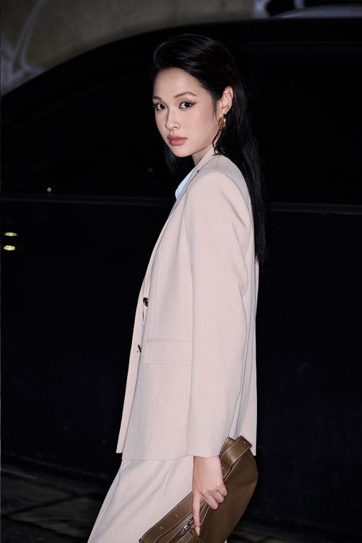 Áo vest suông ve cổ cách điệu