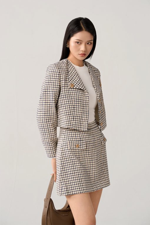 Áo khoác text kẻ croptop lá cổ to đính cúc