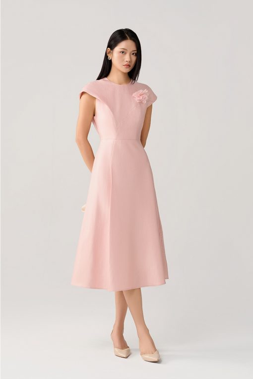 Đầm xòe tay liền thân cài hoa ngực