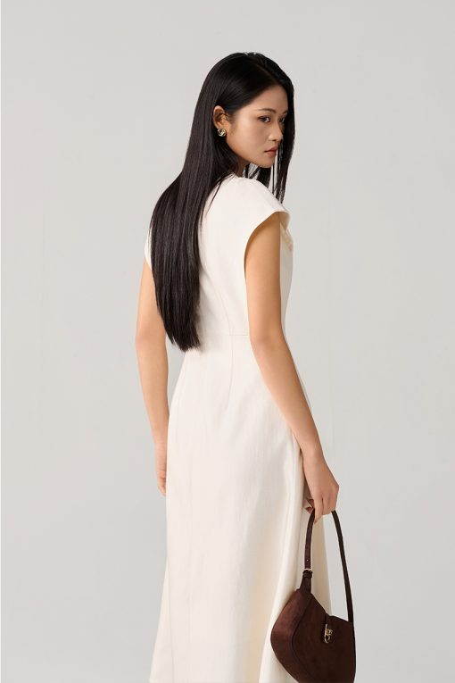 Đầm xòe tay liền thân cài hoa ngực