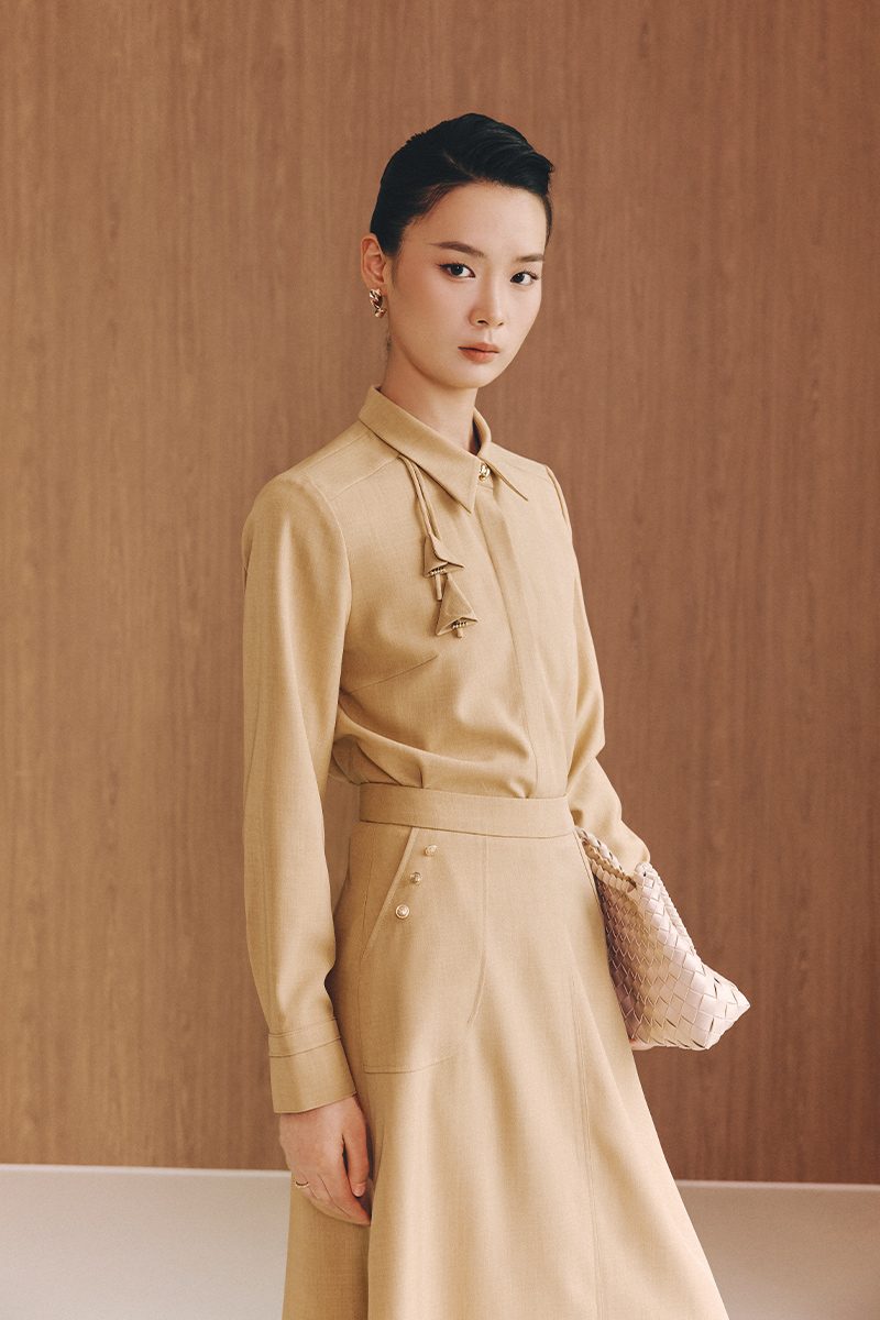 Sơ mi DT cổ đức kẹp dây hoa