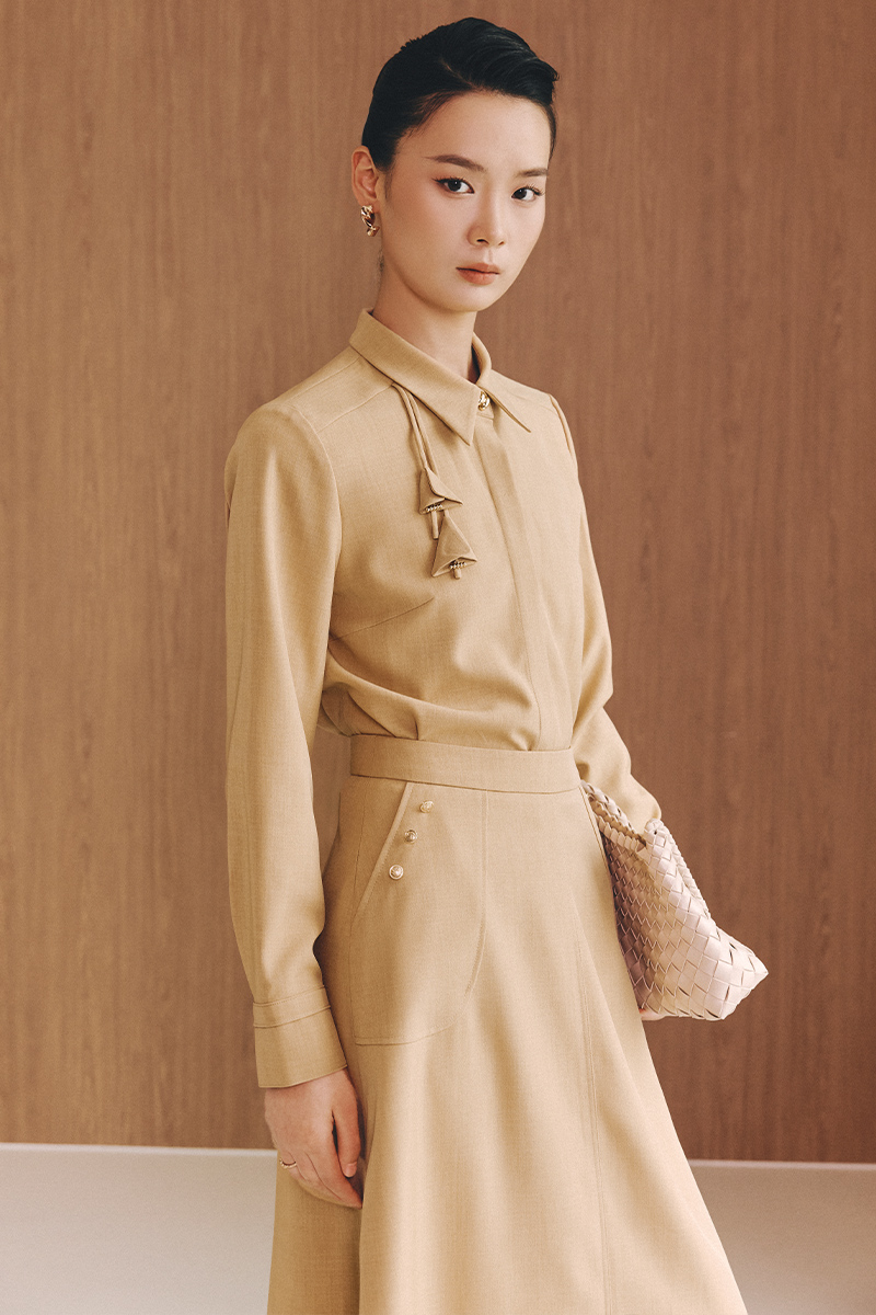 Sơ mi DT cổ đức kẹp dây hoa