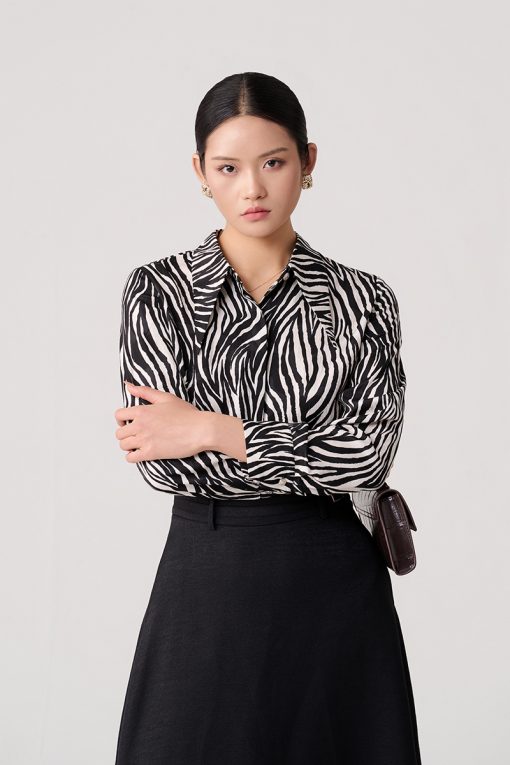 Sơ mi DT lá cổ nhọn hoạ tiết vân