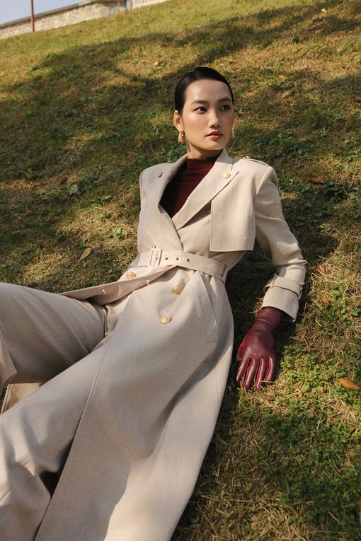 Áo măng tô cổ cách điệu đính cúc