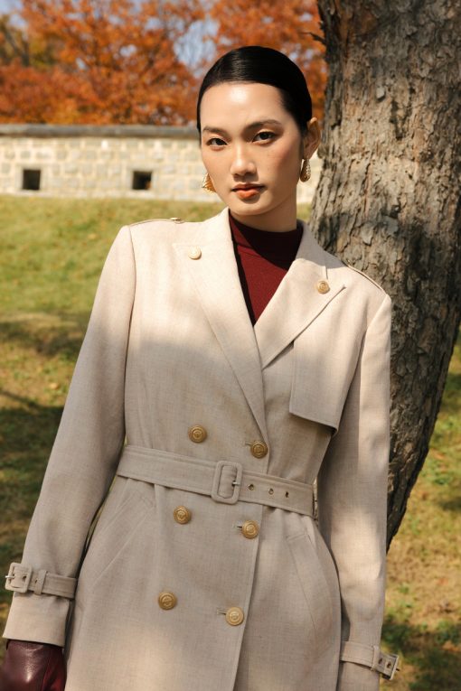 Áo măng tô cổ cách điệu đính cúc