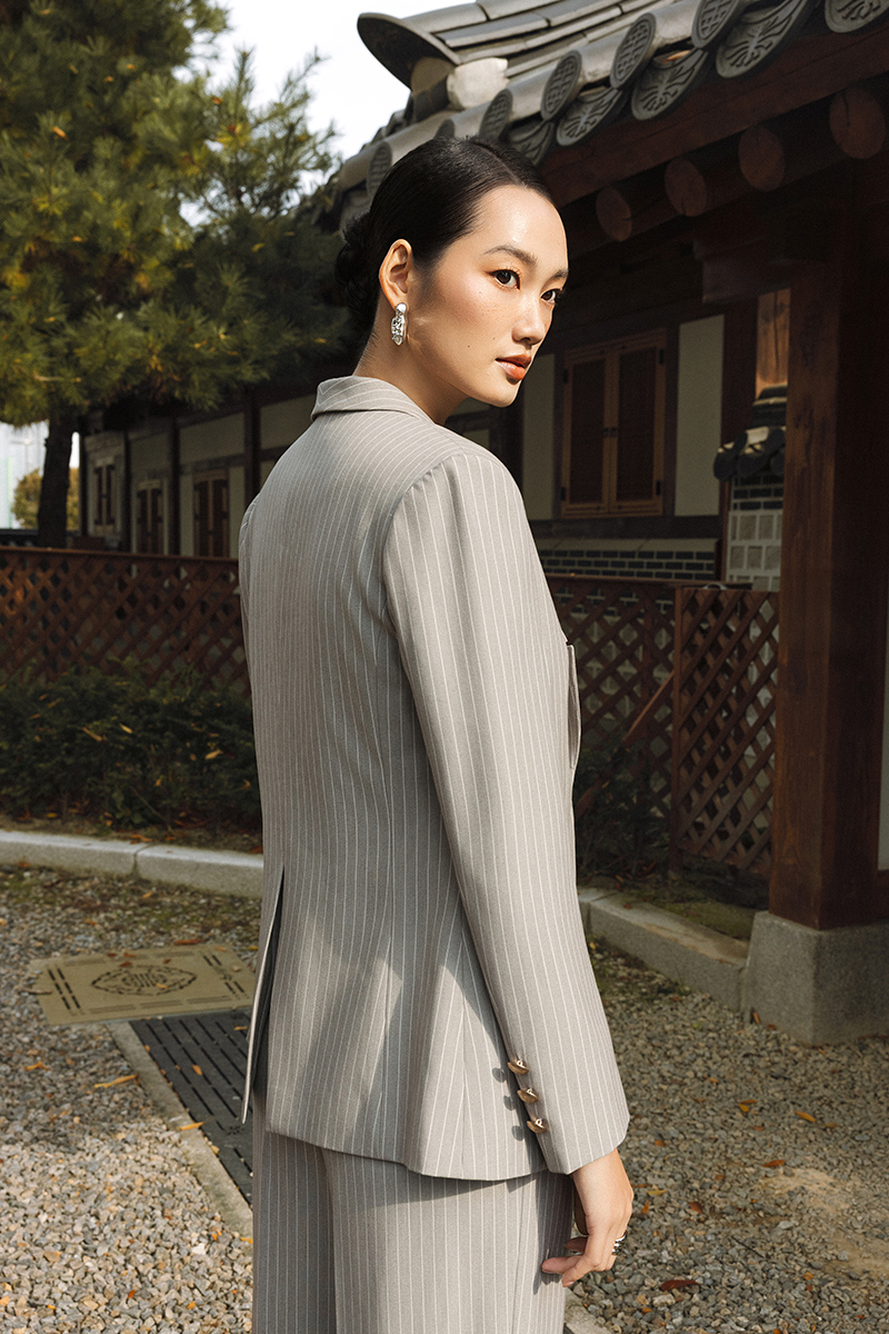 Áo vest suông ôm ve cách điệu