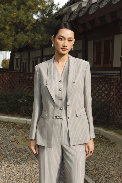 Áo vest suông ôm ve cách điệu