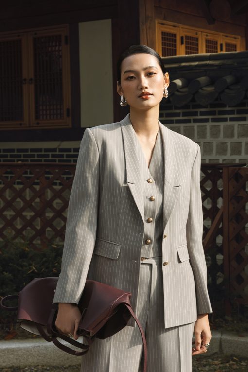 Áo vest suông ôm ve cách điệu