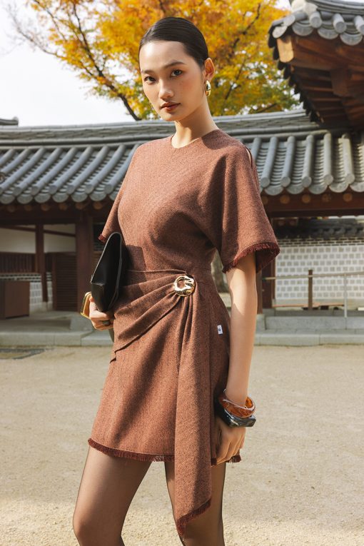 Đầm tweed A tay cánh dơi, vạt bong xếp ly