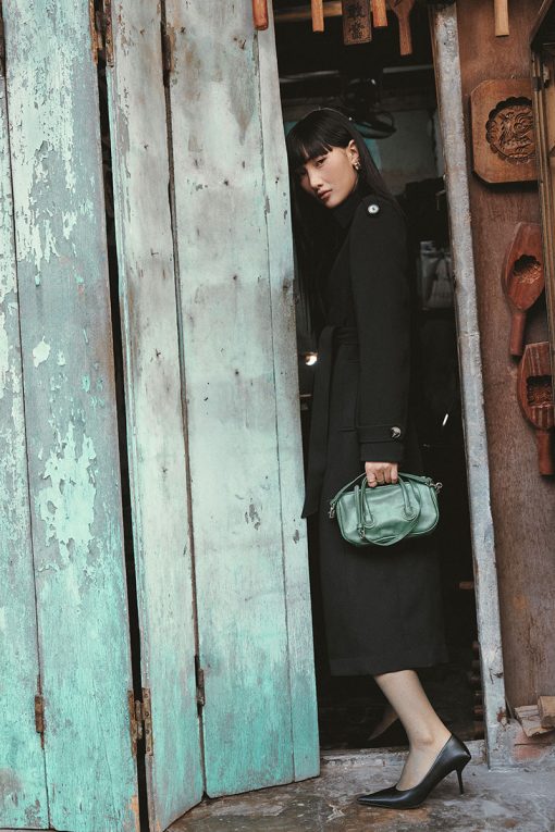 Áo khoác dáng dài bong ngực đính cúc