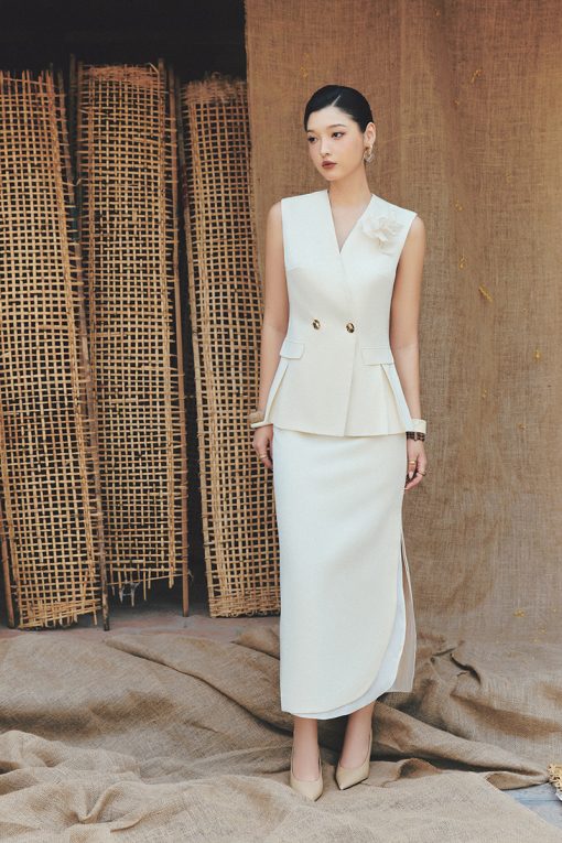 Áo khoác gile ly xúp gấu, ngực cài hoa