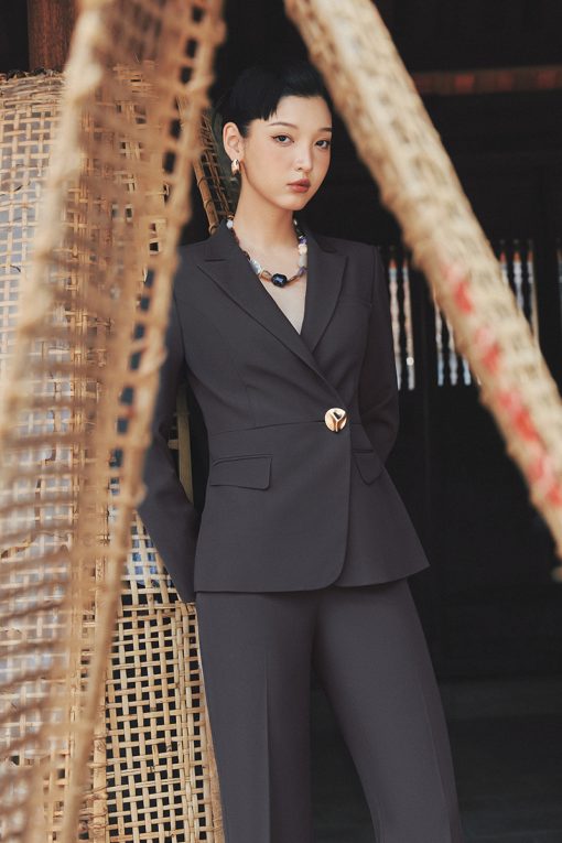 Áo vest ôm can eo, gấu đánh cong