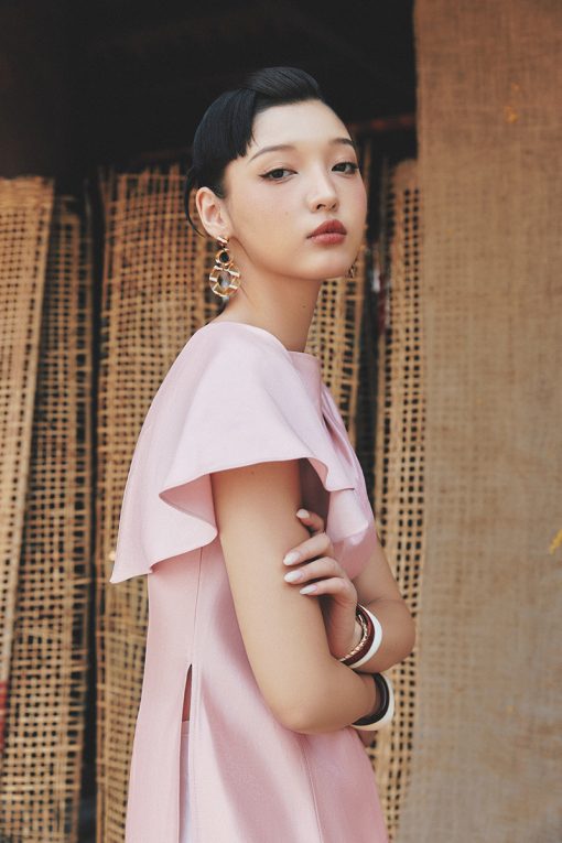 Áo dài xếp ly vai bèo tay lệch