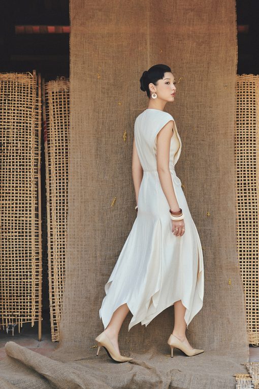 Đầm xoè vai chờm tà can rủ múi