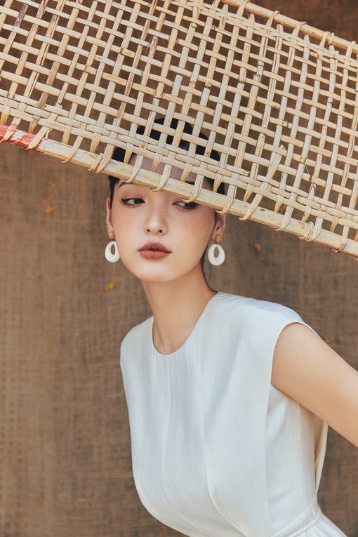 Đầm xoè vai chờm tà can rủ múi