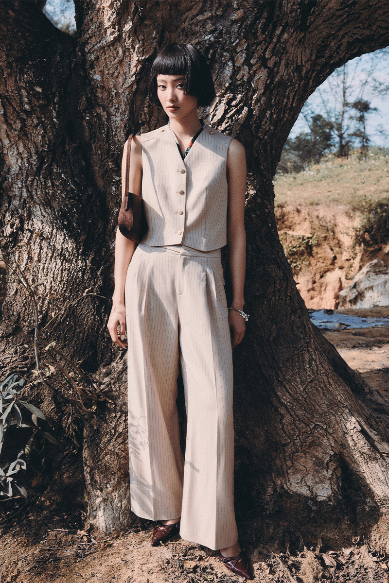 Quần suông xếp ly đai eo đính cúc