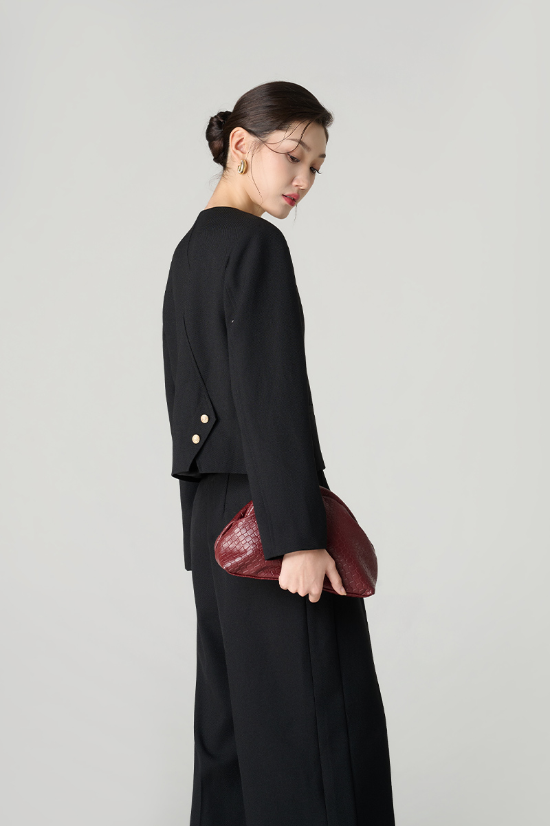 Áo vest cổ V can chéo TS đính cúc