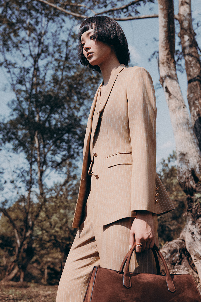 Áo vest suông ôm ve cách điệu