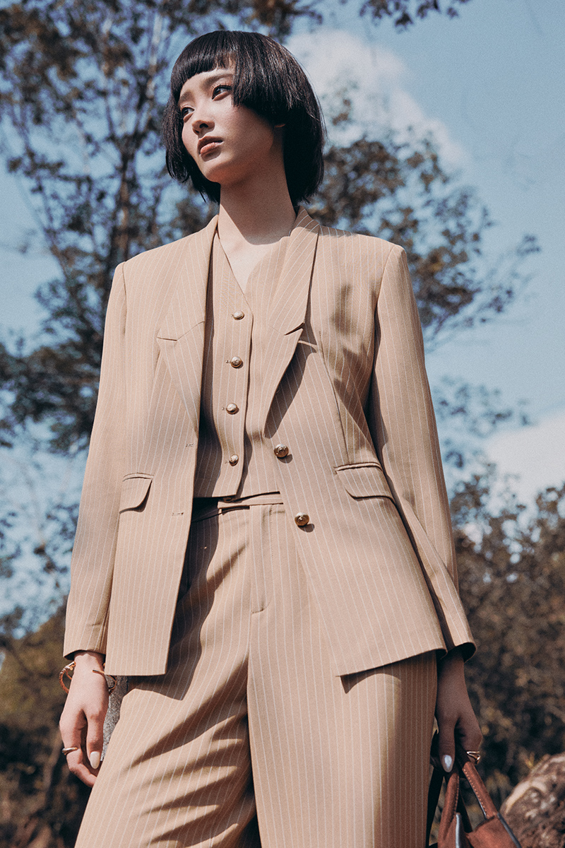 Áo vest suông ôm ve cách điệu